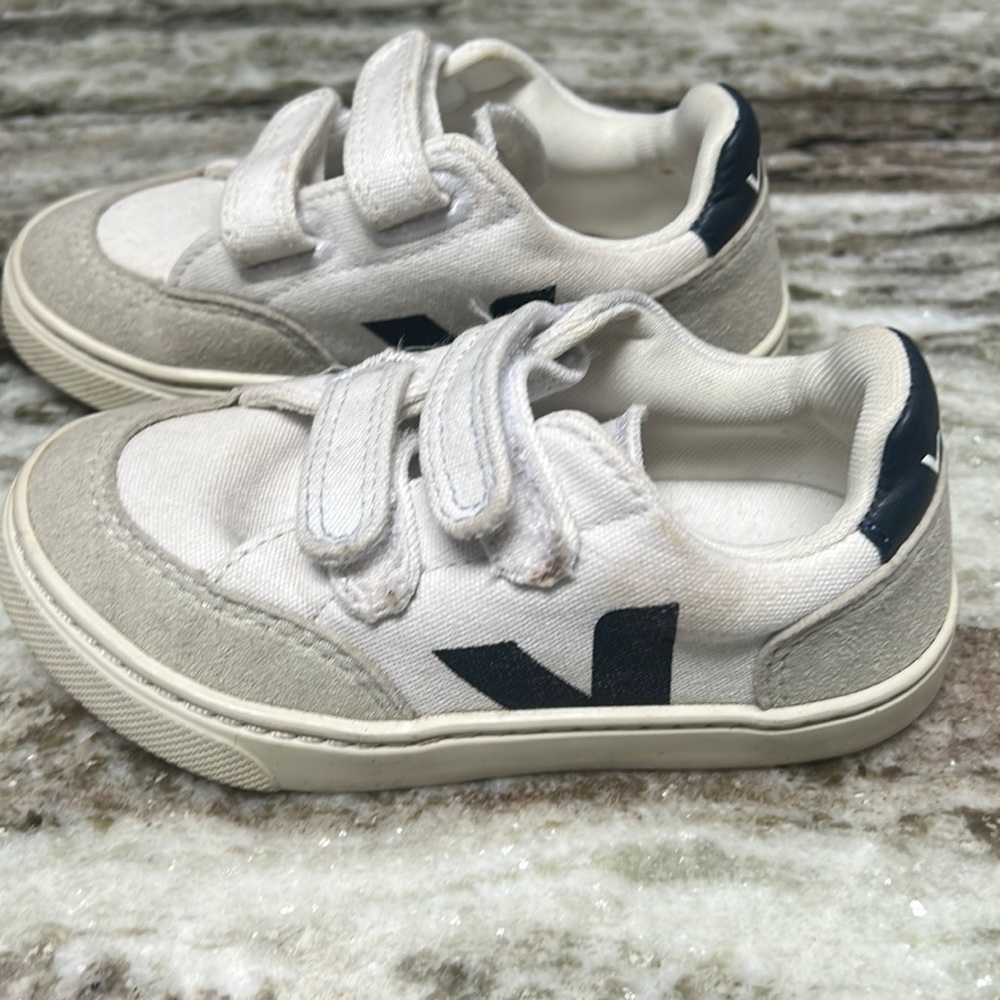 Veja toddler 10 unisex sneakers